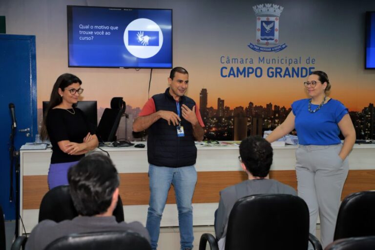 No Dia do Surdo, Câmara mostra os sinais em Libras de cada vereador