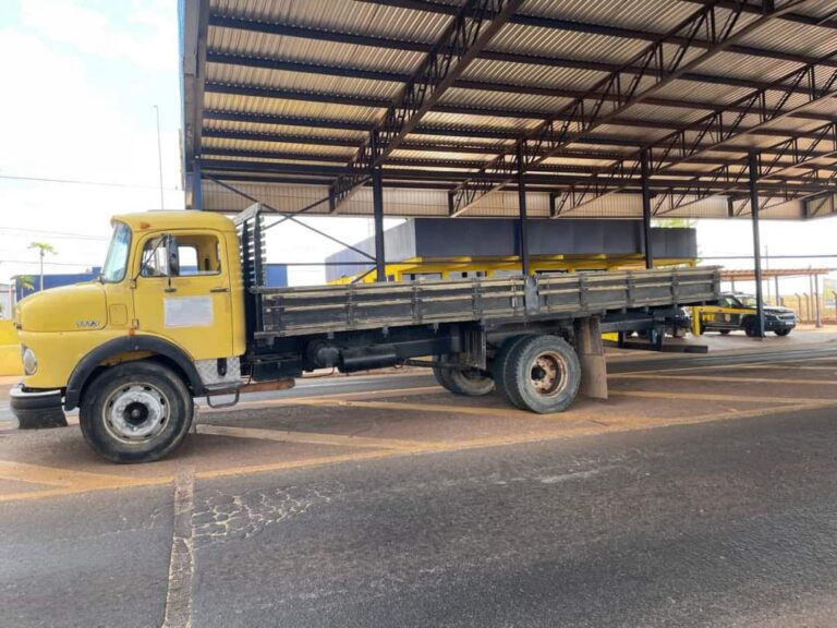 PRF apreende 52 quilos de cocaína em caminhão durante fiscalização em São Gabriel