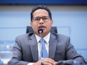 Papy parabeniza Comissão da Educação por conduzir impasse sobre piso dos professores com “diálogo”