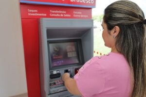 Prefeitura antecipa salários e servidores recebem 12 dias antes do 5º dia útil