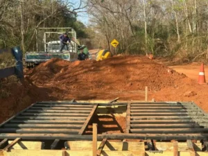 Prefeitura de Bonito cumpre decisão judicial e inicia reinstalação de mata-burro na estrada do Aquário Natural