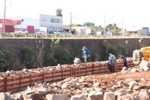 Prefeitura faz obra emergencial na Ernesto Geisel