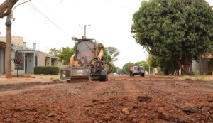 Prefeitura faz operação tapa-buraco no Ouro Verde, Campo Dourado e Jardim Flórida