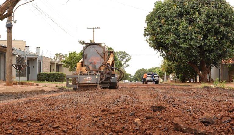 Prefeitura faz operação tapa-buraco no Ouro Verde, Campo Dourado e Jardim Flórida