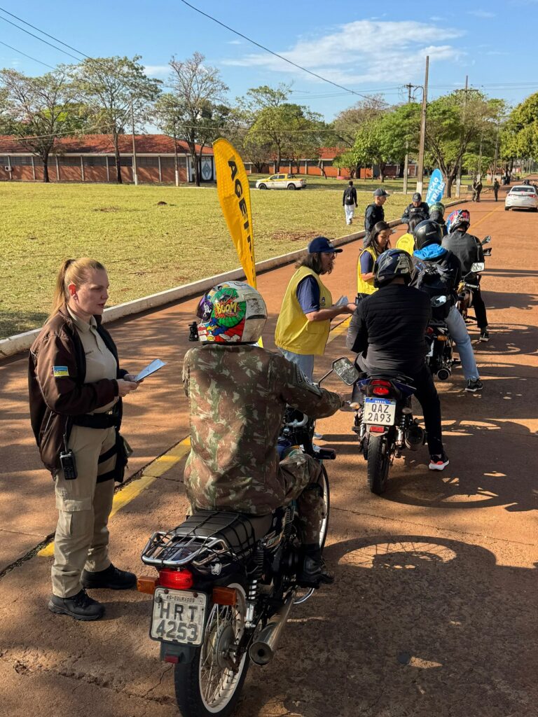 Prefeitura realiza ação da Semana Nacional do Trânsito na 4ª Brigada de Cavalaria Mecanizada