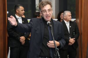 Projeto institui garantias às crianças com deficiência e neurodivergência nas escolas