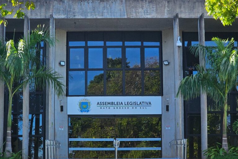 Projetos tratam sobre desconto em imposto e ajustes em programa de incentivos fiscais