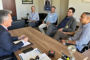 Roberto Hashioka se reúne com vereador e lideranças de Sidrolândia