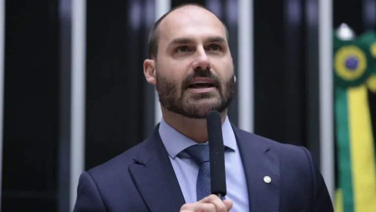 STF publica edital com notificação a Eduardo Bolsonaro