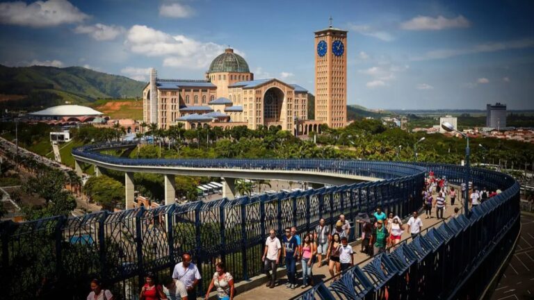 Santuário de Aparecida abre vagas para voluntários em outubro
