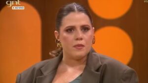 Tati Machado chora ao desabafar sobre morte do filho na TV
