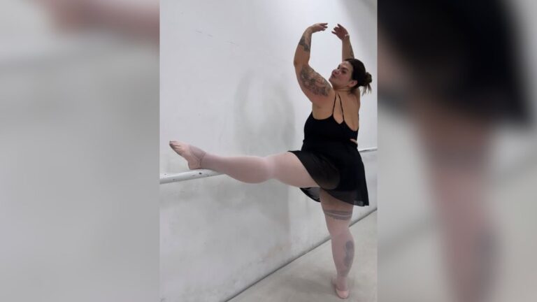 Thais Carla retorna às aulas de balé depois de 13 anos