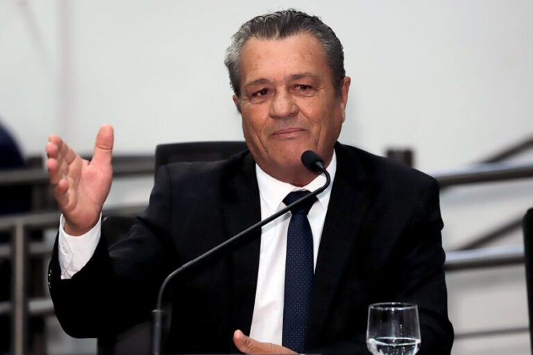 Vereador Delei reivindica limpeza nos bueiros das sete regiões da cidade