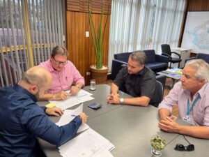 Vereador Leinha leva moradores dos bairros Albuquerque e Tarumã à SISEP para apresentar demandas