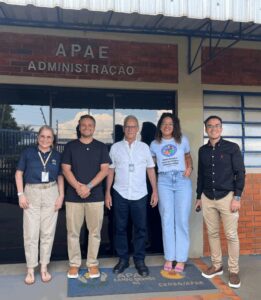 Vereador Leinha visita CEDEG/APAE e coloca mandato à disposição da instituição