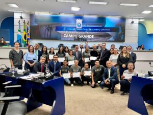Vereador Neto Santos entrega homenagem ao Projeto HELP