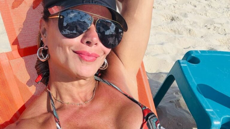 Viviane Araújo encanta ao renovar bronze na praia: "Tão linda"