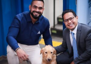 ‘Paçoca’ visita a Câmara e mostra como cães podem auxiliar em terapias para pessoas com autismo