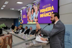 Amigos da Primeira Infância são homenageados em Solenidade na Câmara