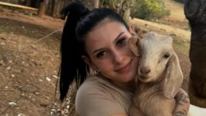 Ana Castela rebate críticas: "Não vou ter 18 anos para sempre"