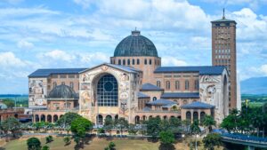 Aparecida retira projeto de taxa de turismo para veículos