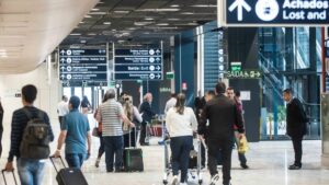 Avião supera ônibus em viagens pessoais pela 1ª vez no Brasil