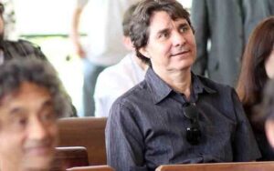 Cantor Lô Borges passa por traqueostomia e estadode saúde é grave