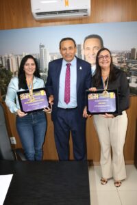 Carlão entrega Medalha “Amigos da Primeira Infância”, às diretoras Joceli Ribas e Gisleia Aparecida
