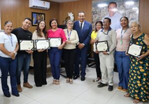 Carlão entrega Moções de Congratulações a cinco representantes da Saúde de Campo Grande e destaca importância dos trabalhadores 