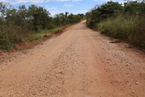 Cascalhamento da prefeitura na estrada de Lagoa Grande resiste às chuvas e garante mobilidade