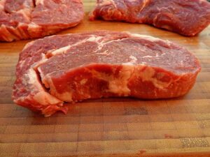 Com carne bovina 24% mais barata, Brasil exporta volume recorde mesmo sem EUA