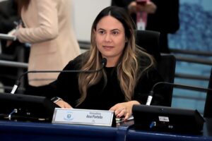 Com foco na comunidade, Ana Portela apresenta indicações em bairros, participa do Banco Vermelho e reconhece trabalho social