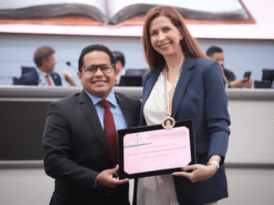 Coordenadora do Direito e Administração da Anhanguera é homenageada por Papy pela dedicação à Educação 