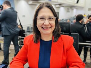 Corumbá realiza audiência pública para debater a reativação da Ferrovia Malha Oeste, com presença da vereadora Luiza Ribeiro