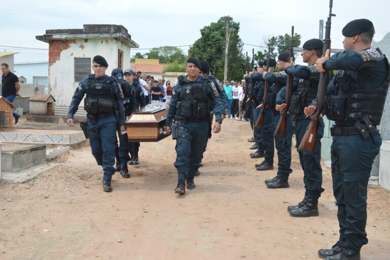 Coxim se despede com comoção do Sargento Andrade, após 37 anos de dedicação à Polícia Militar