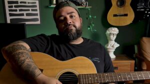 DEKO divaga sobre amor sem lógica na inédita  'Perfume'