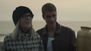 Diane Keaton foi a avó de Justin Bieber no clipe de "Ghost"
