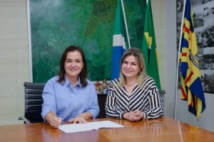 Durante participação da prefeita Adriane Lopes no Fórum Bioceânico, vice-prefeita Camila Nascimento assume comando temporário