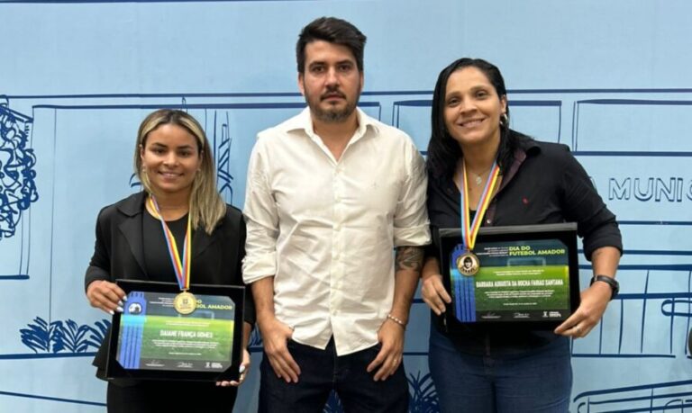 Em solenidade na Câmara, Rafael Tavares homenageia equipe de futebol Leoas CG