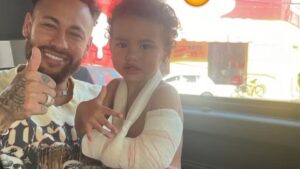 Filha de Neymar Jr. se machuca e surge com braço enfaixado
