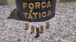 Força Tática prende homem com munições durante abordagem em Coxim