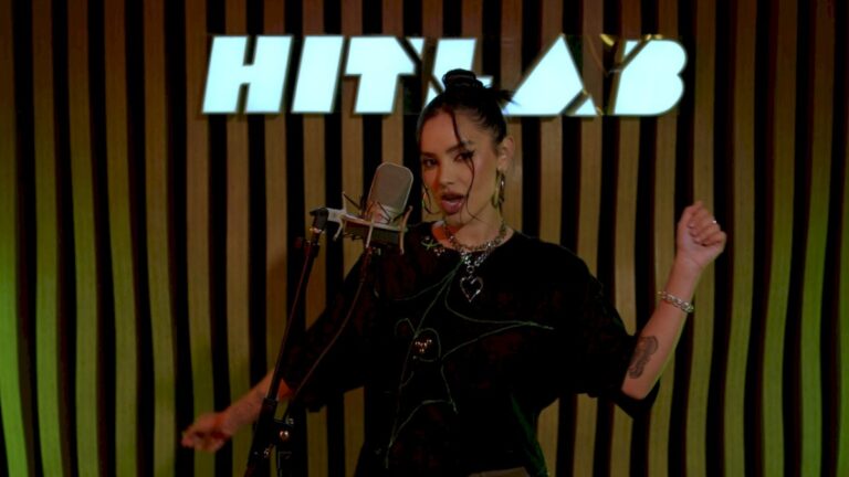 Júlia Rezende retorna ao 'Hit Sessions' interpretando "Sem Ar"
