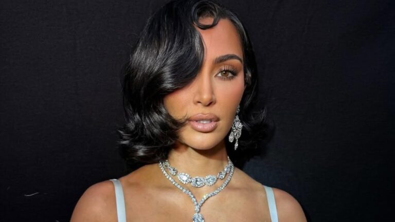 Kim Kardashian lança coleção de calcinha que simula pelo pubiano