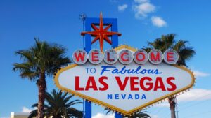 Las Vegas sofre queda de turistas e busca visitantes canadenses
