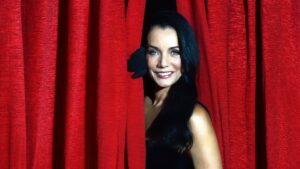 Mônica Carvalho celebra 32 anos de carreira e estreia novo longa