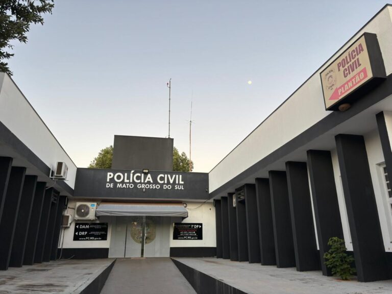 Mulher é levada à delegacia após desacatar médico durante atendimento em unidade de saúde de Coxim