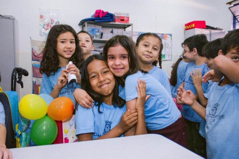 No Mês da Criança, carinho e empatia transformam aniversário de aluna em lição de afeto