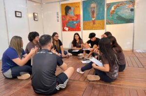Oficina ‘Práticas de Ateliê’ convida público de todas as idades a explorar traços, cores e imaginação