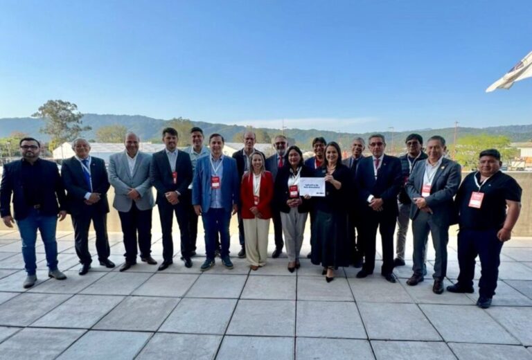 Prefeita Adriane Lopes apresenta Aplicativo Rota Bioceânica durante fórum internacional na Argentina