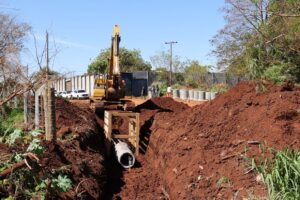 Prefeitura inicia obras de drenagem e asfalto no Jardim Laranja Doce